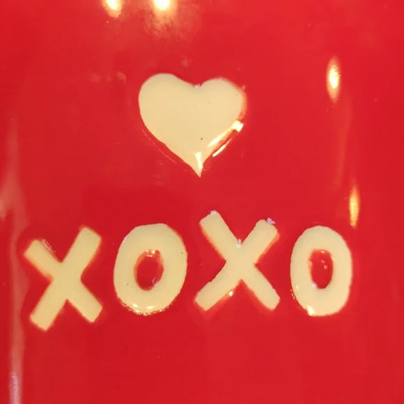 Hallmark heart "hugs & kisses" mug - Picture 8 of 15